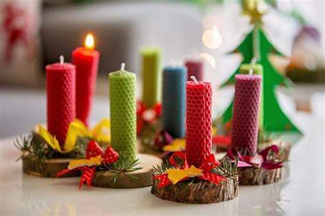 Weihnachtsgeschenke Basteln Mit Kindern Bunte Gerollte Bienenwachskerzen