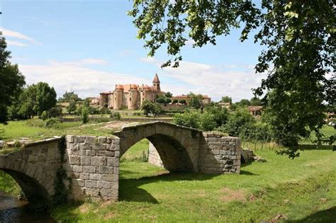 Le Prieuré de Pommiers 1000 ans dhistoire et darchitecture