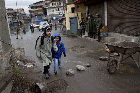 کشمیر ڈائری بیٹی کی موت میرا پیچھا نہیں چھوڑ رہی‘