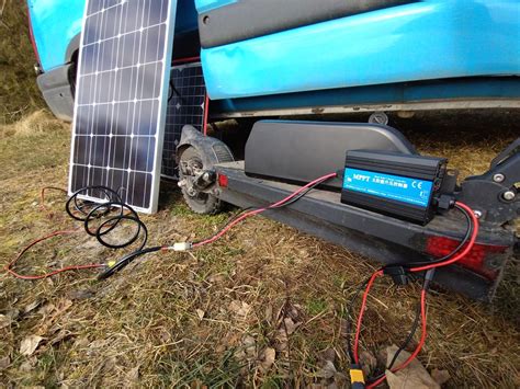 Ładowarka solarna baterii roweru elektrycznego i hulajnogi elektrycznej