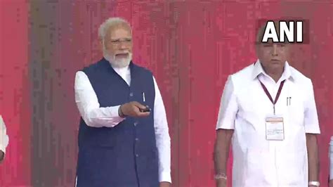 Karnataka पीएम मोदी ने शिवमोगा एयरपोर्ट का किया उद्घाटन करोड़ों की लागत वाले प्रोजेक्ट्स का