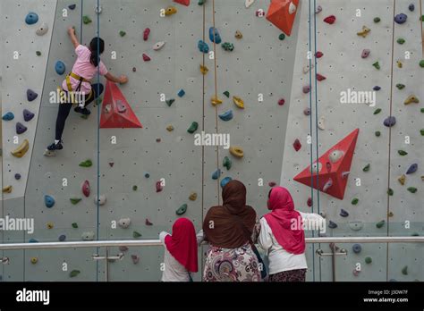 Singapore Republic Of Singapore 2016 Climbing Wall Stock Photo Alamy