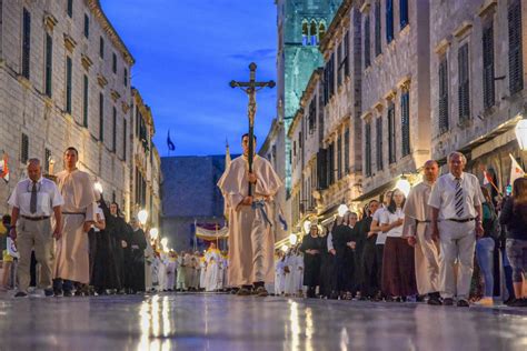 Dubrova Ki Procesija Ulicama Grada Na Blagdan Tijelova