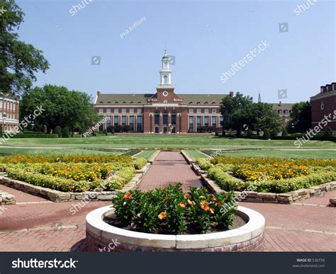 Edmon Low Library & Formal Gardens, Oklahoma State University Stock ...