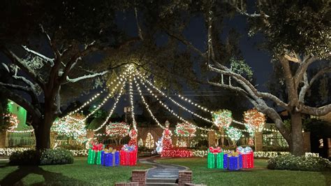 Christmas Lights in River Oaks, Houston - 2021 Guide For Best Times To ...