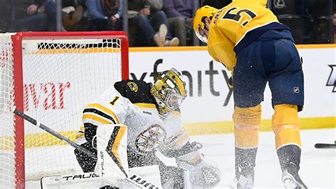 Jeremy Swayman makes 29 saves, Bruins blank Predators 5-0