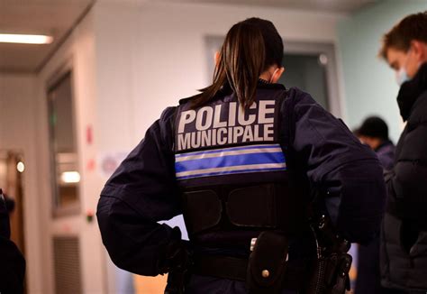 En Direct Val D Oise Une Polici Re Municipale Tu E Son Conjoint