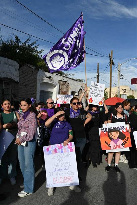 Cientos De Mujeres Se Concentran En La Plaza Mayor De Torre N El