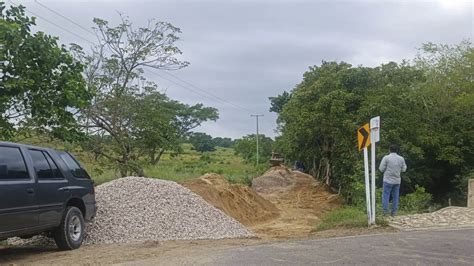 Ejecutan obras de pavimentación de vía en zona rural de Santo Tomás