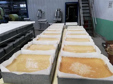 2 5kg Pressure Sensitive 8300CPS Polyurethane Hot Melt Glue