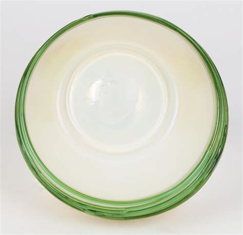 Palme König Green Trailed Thread Iridescent Art Glass Vase For Sale At 1stdibs