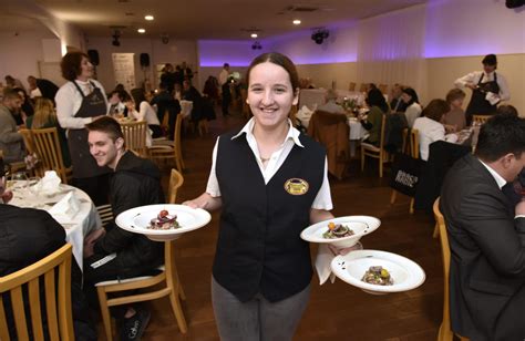 Slobodna Dalmacija U Hotelu Amphora Odr Ava Se Zanimljivo Natjecanje