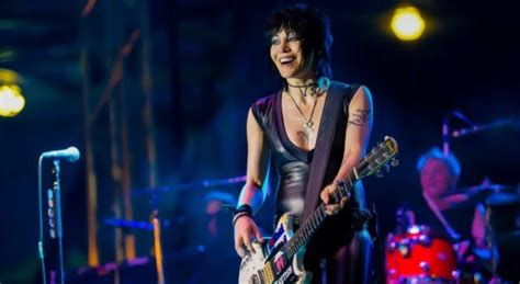 Joan Jett Guitar Tone Guide with Amp Settings & Gear List