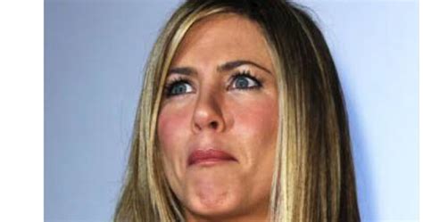 Jennifer Aniston Memes Flood Twitter After Angelina And Brad S Split