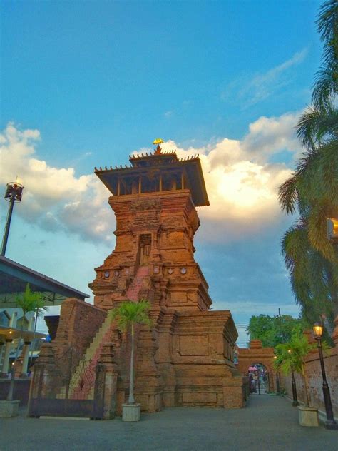 Gambar Dan Sejarah Masjid Menara Kudus Neil Peake