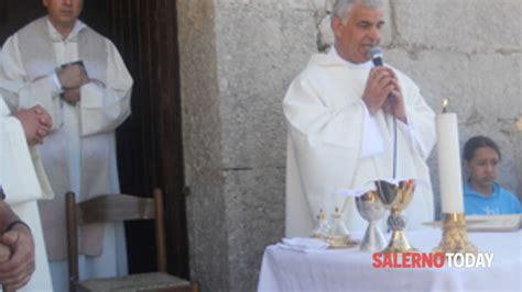 Sanza Sa La Madonna Della Neve Insieme Ai Devoti Dal Paese Al Monte