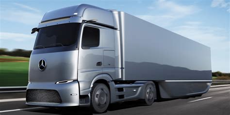 Daimler Truck dévoile le premier prototype eActros LongHaul