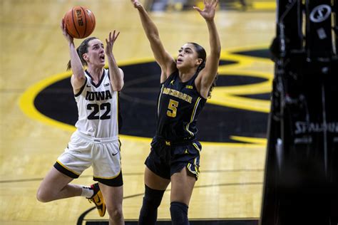 No 2 Iowa Womens Basketball Puts 106 On Michigan Behind Two Clark