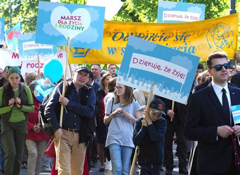 Marsz ulicami Lublina Przejdą dla życia i rodziny Polskie Radio Lublin