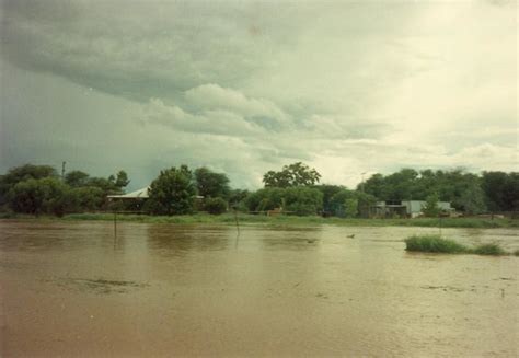 Flinders River in flood, North Hughenden, 1990s?; Unidentified; 2011 ...