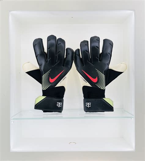 Thibaut Courtois Match Worn Real Madrid Goal Keeper Gloves 2022 - 2023 ...