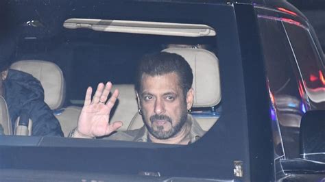 Salman Khan Arrives At Arpita Khan S House For 59th Birthday