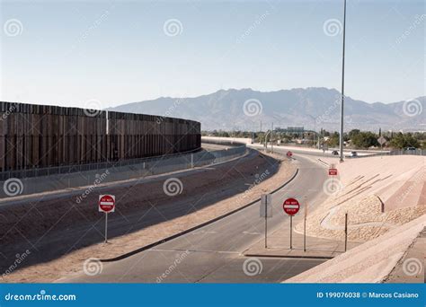 Fence Along The Us Mexican Border In El Paso Texas Stock Photo