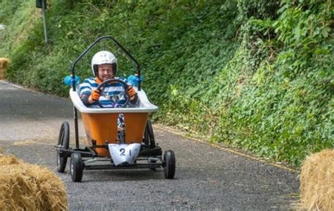 In Dit Loguivy Une Course De Caisses Savon Le Mai Avis Aux