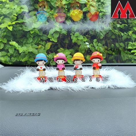 Jual Boneka Pajangan Hiasan Bobble Head Goyang Per Dashboard Mobil Kue