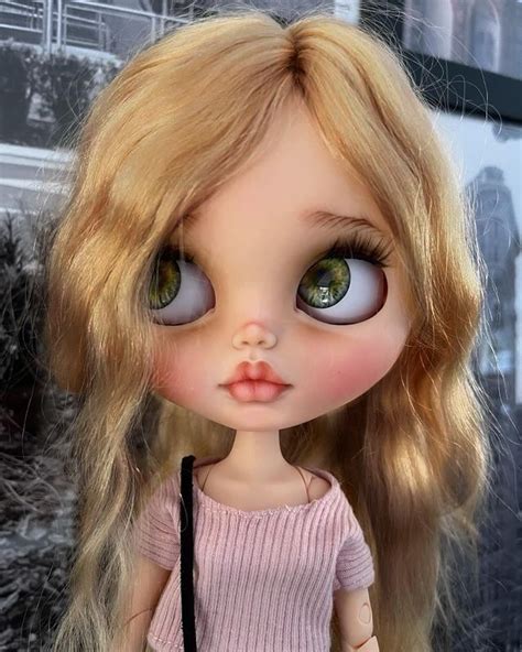 Pin by 𝓖𝓾𝓪𝓭𝓲 on Pines creados por vos in 2025 Blythe dolls Blonde