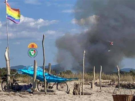 Incendio Sul Lungomare Di Torre Del Lago