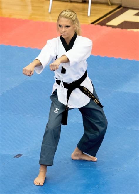 Pin By Ronin On 태권도 Taekwondo Women Karate Martial Arts Girl Taekwondo Girl