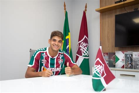 Fluminense Acerta Renova O Atacante Da Base Lance