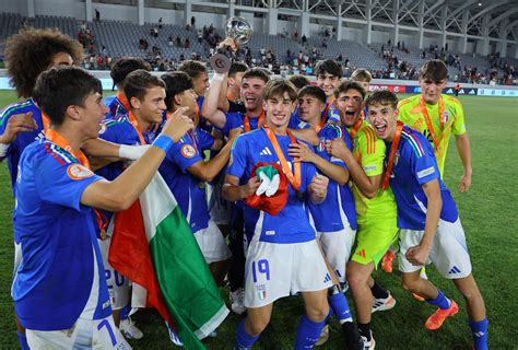 Italia Under Campione D Europa Parte La Festa In Campo