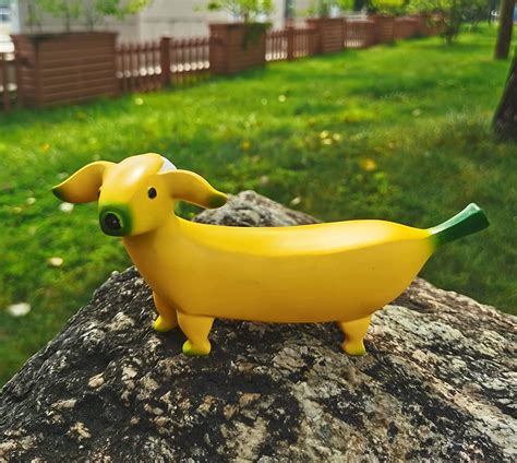 Amazon.com: Banana Dog Statue Garden Art Sculpture Resin Statues ...