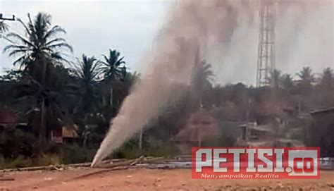 Pipa Minyak Pertamina Bocor 4 Rumah Warga Jadi Korban PETISI CO