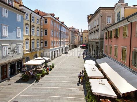 Affitto Appartamento Trieste Bilocale In Piazza Di Cavana Ottimo