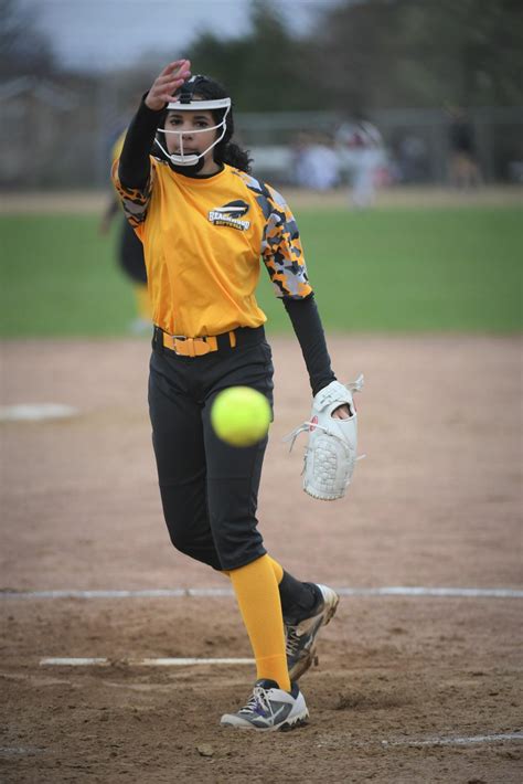 Softball Team Focused on Growth – The Beachcomber