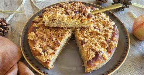 Un gâteau aux pommes mi cake mi crumble recette Crumbcake aux pommes