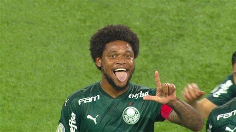 Rei Do D Rbi Luiz Adriano Brilha Pelo Palmeiras E Se Iguala Na