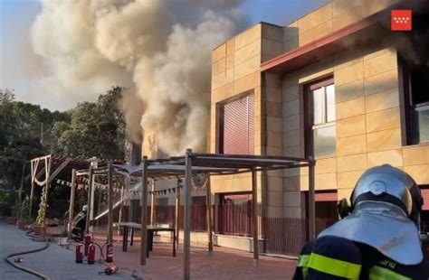 Una V Ctima Mortal Y Intoxicados En El Incendio De Una Residencia De