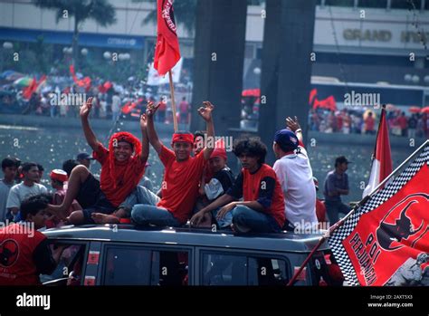 Indonesia After The Fall Of Suharto Supporters Of Megawati