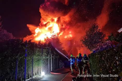 Zeer Grote Brand Aan De Middenweg In Heerhugowaard