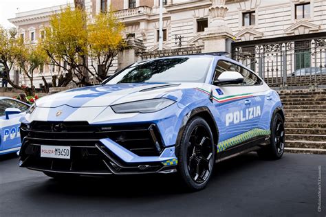 Consegnata La Nuova Lamborghini Urus Performante Alla Polizia Di Stato