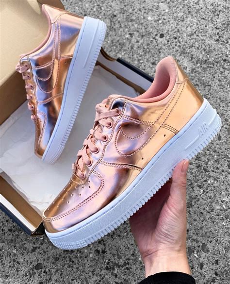 Pin By Chloe On Shoes In 2020 Nike Air Shoes Rose Gold Nike Shoes Metallic Shoes Outfit