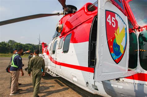 Foto Melihat Persiapan Helikopter Tni Au Kibarkan Bendera Merah Putih