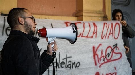 Si Indigna Per Bella Ciao Nella Recita Di Natale Di Una Scuola