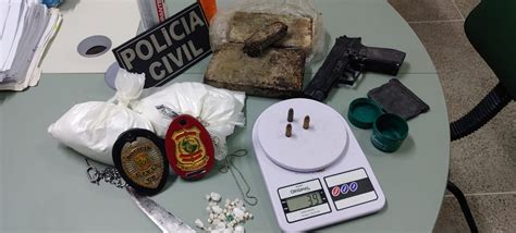 Polícia Civil prende dupla drogas munições e simulacro de arma de