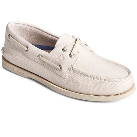 Men's Boat Shoes | West Marine