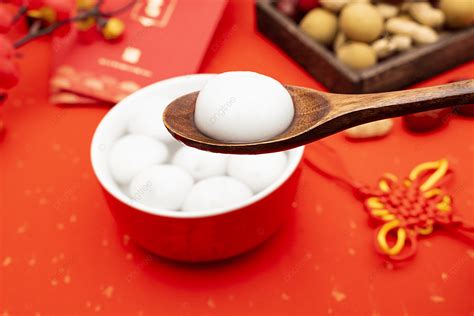 Photographs And Pictures Of Glutinous Rice Balls Eating Indoors During The Lantern Festival